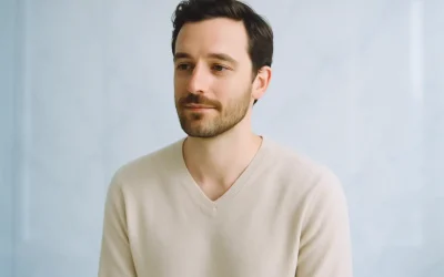 À qui va le pull à col V et comment le styliser ?