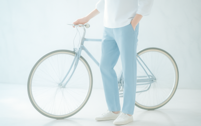 Quel pantalon privilégier pour rouler en ville sans restreindre les mouvements ?