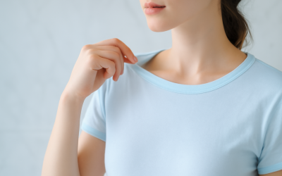 Pourquoi mon t-shirt gondole au niveau des épaules ?