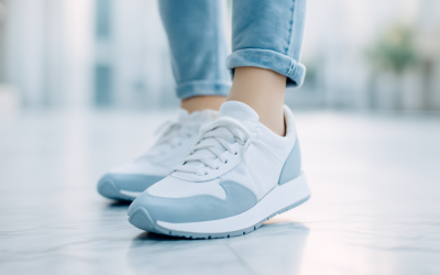 Balenciaga ou Saint Laurent : quelles sneakers choisir pour un look habillé ?