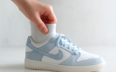 Quelle astuce pour éviter que les chaussettes glissent dans les sneakers ?