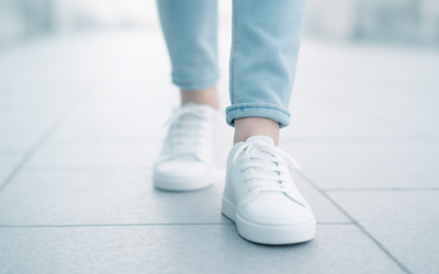 Quelles chaussettes privilégier pour limiter les frottements lors de longues marches ?