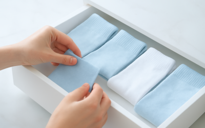 Chaussettes unies : comment les utiliser pour structurer une tenue ?