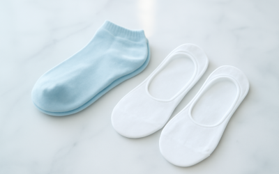 Chaussettes invisibles ou socquettes : lesquelles restent en place toute la journée ?