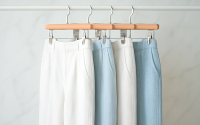 Quels tissus de pantalon gardent leur tenue toute la journée ?